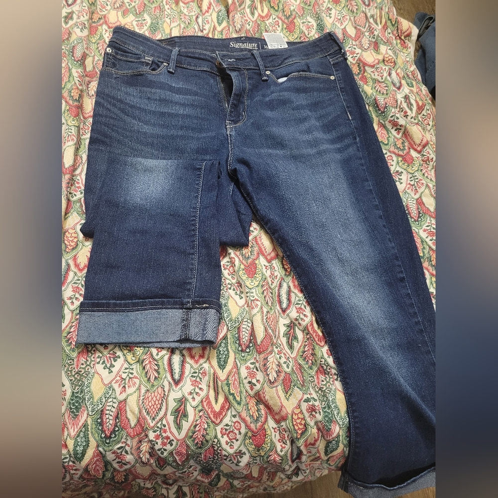 Levi cuffed capris